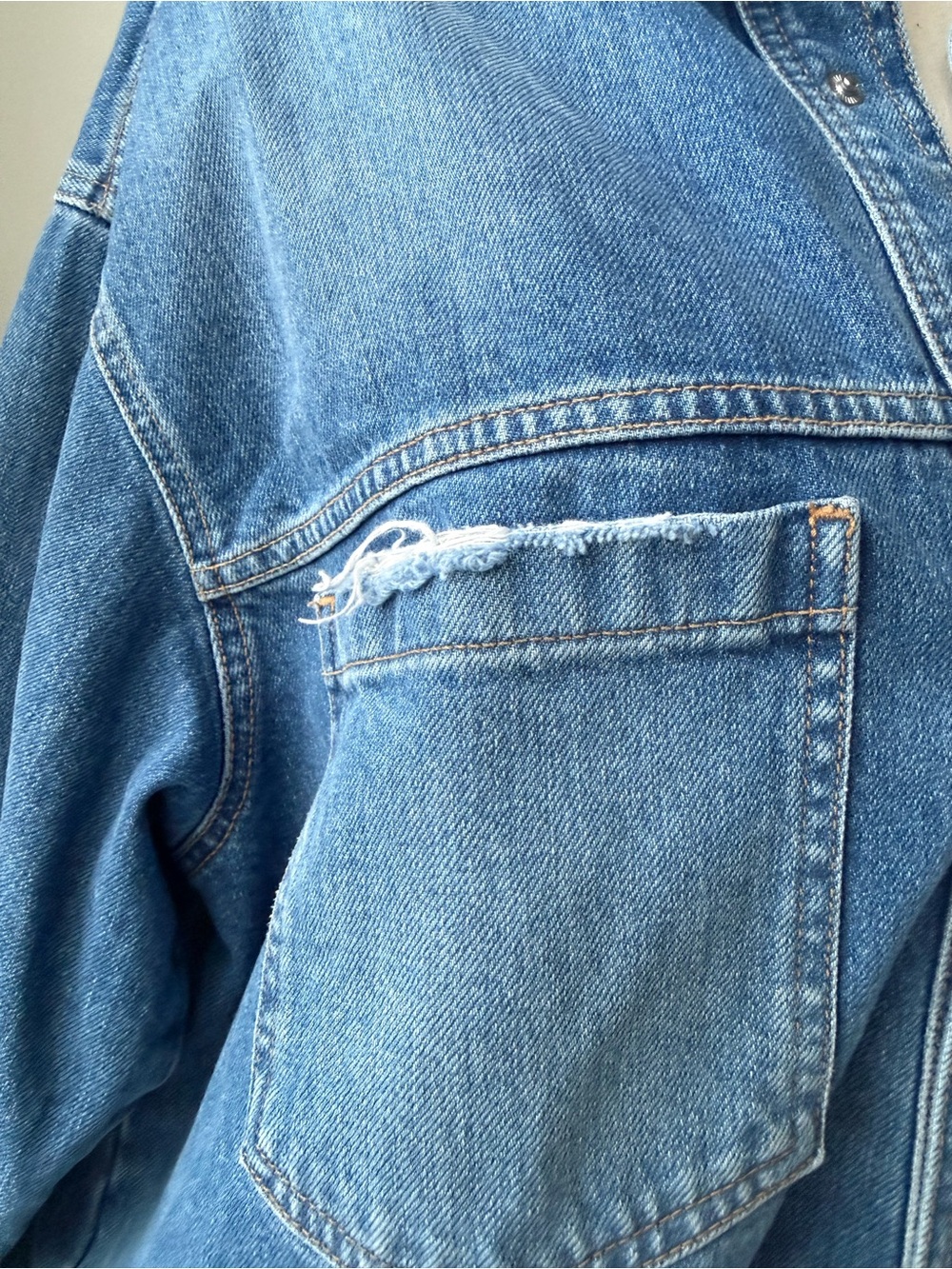 H&M Light Blue Denim Shirt with Button Detail - Picture 3 of 8